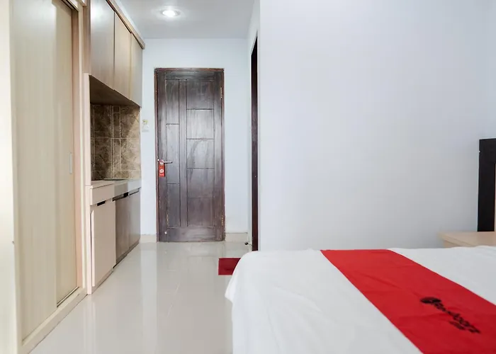Отель Reddoorz Near Muaya Джимбаран